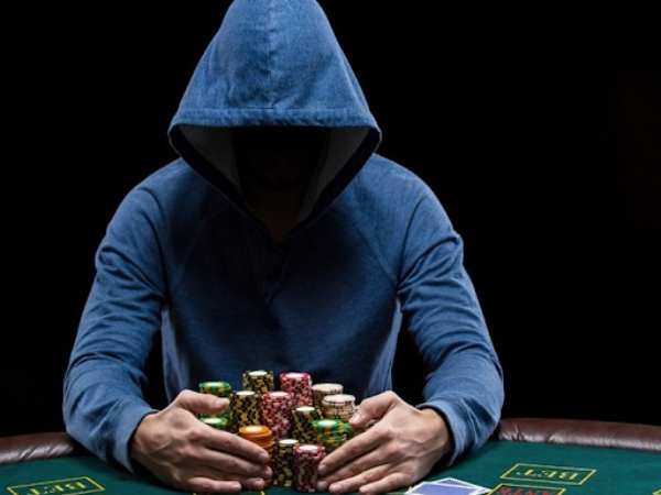 Học hỏi từ người chơi trước là cách hay giúp chơi Poker hiệu quả