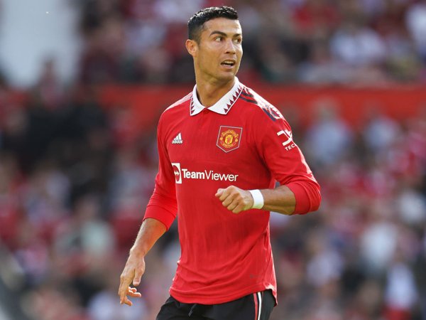 Tin bóng đá tối 2/8: MU ngán ngẩm với trò hề của Ronaldo