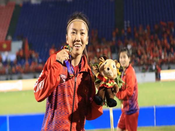 Tin bóng đá VN 17/2: Huỳnh Như và Văn Khang lọt vào Top đề cử