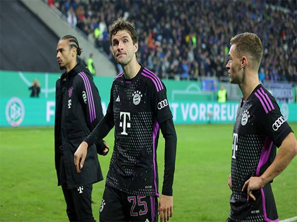 Tin bóng đá 2/11: Muller chỉ trích các đồng đội