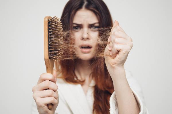Nhìn thấy rụng tóc – Điềm báo bí ẩn hay chỉ là sự trùng hợp?