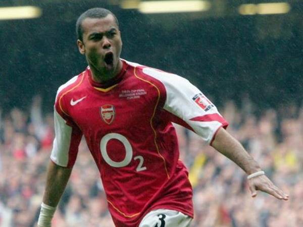 Hậu vệ Arsenal huyền thoại: Ashley Cole