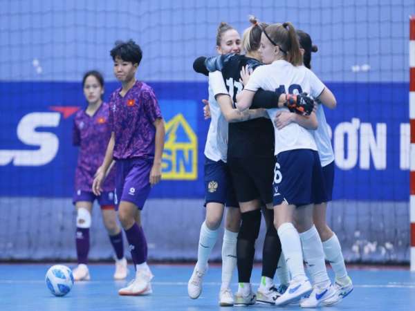 Tin bóng đá ngày 11/11: ĐT futsal nữ Việt Nam thua 1-6 Nga