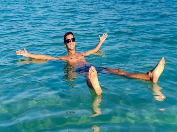 Nằm mộng thấy tắm biển vào ban ngày