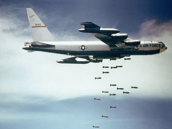 Nằm mơ thấy máy bay thả bom có ý nghĩa gì, số gì tài lộc